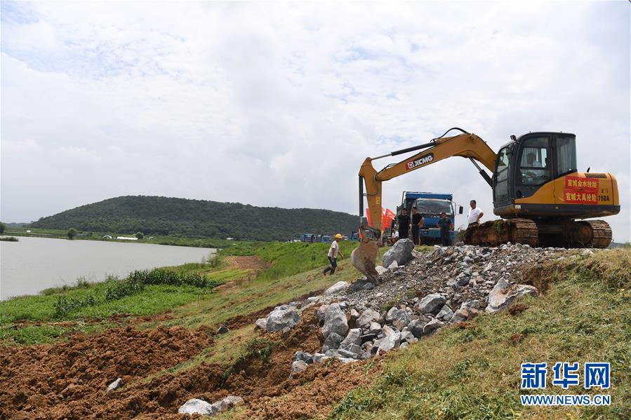 (防汛抗洪·圖文互動(dòng))(2)抗洪搶險(xiǎn)的中堅(jiān)力量——安徽宣城防汛抗洪一線見(jiàn)聞