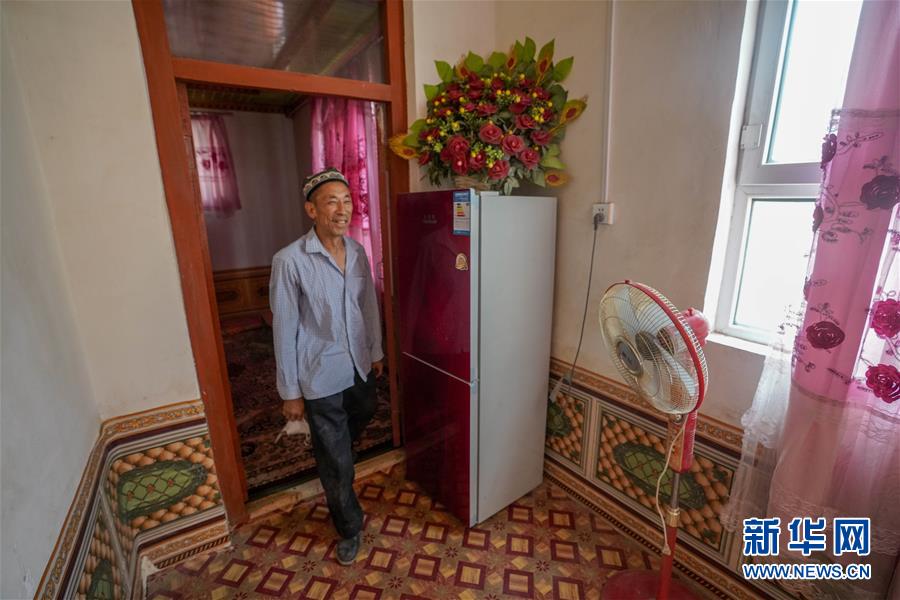 (決戰(zhàn)決勝脫貧攻堅·圖文互動)(4)“掃”出脫貧路:南疆深貧村巧變“創(chuàng)業(yè)村”