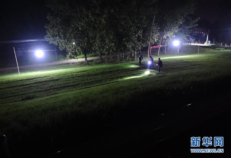 (防汛抗洪·圖文互動)(1)基層守白班 市直機關(guān)守夜班——蕪湖守堤見聞