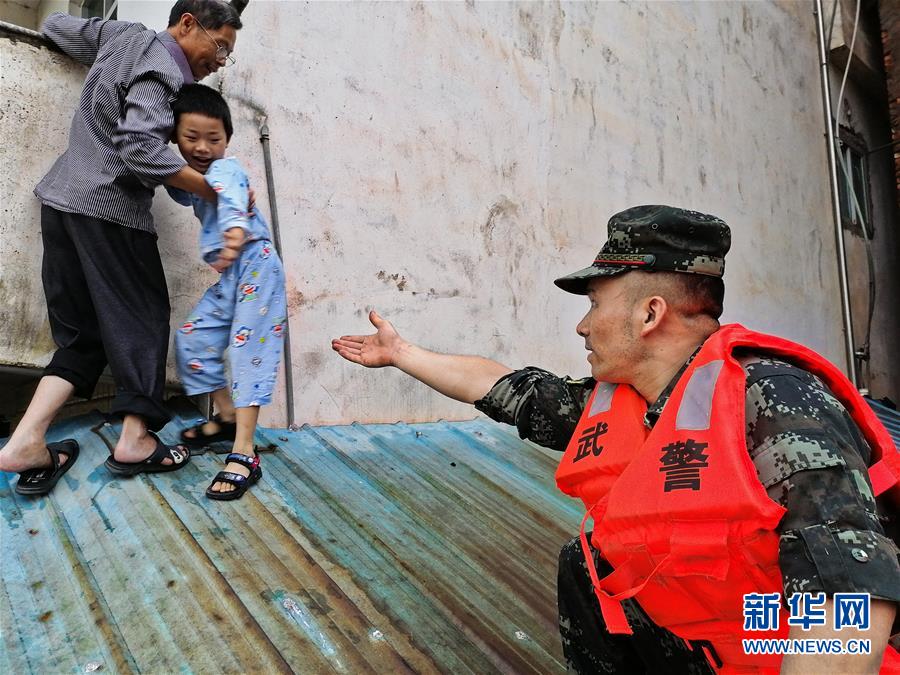 (防汛抗洪·圖文互動)(6)解放軍和武警抗洪搶險部隊各級黨組織充分發揮戰斗堡壘作用