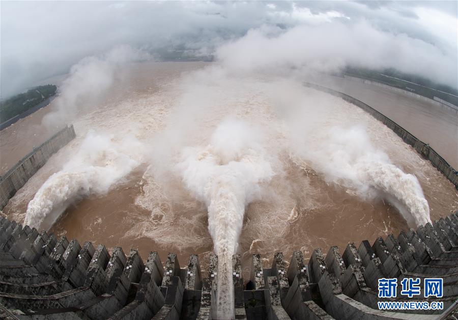 #(防汛抗洪)(2)今年入汛以來最大洪水抵達(dá)三峽 流量超6萬立方米/秒