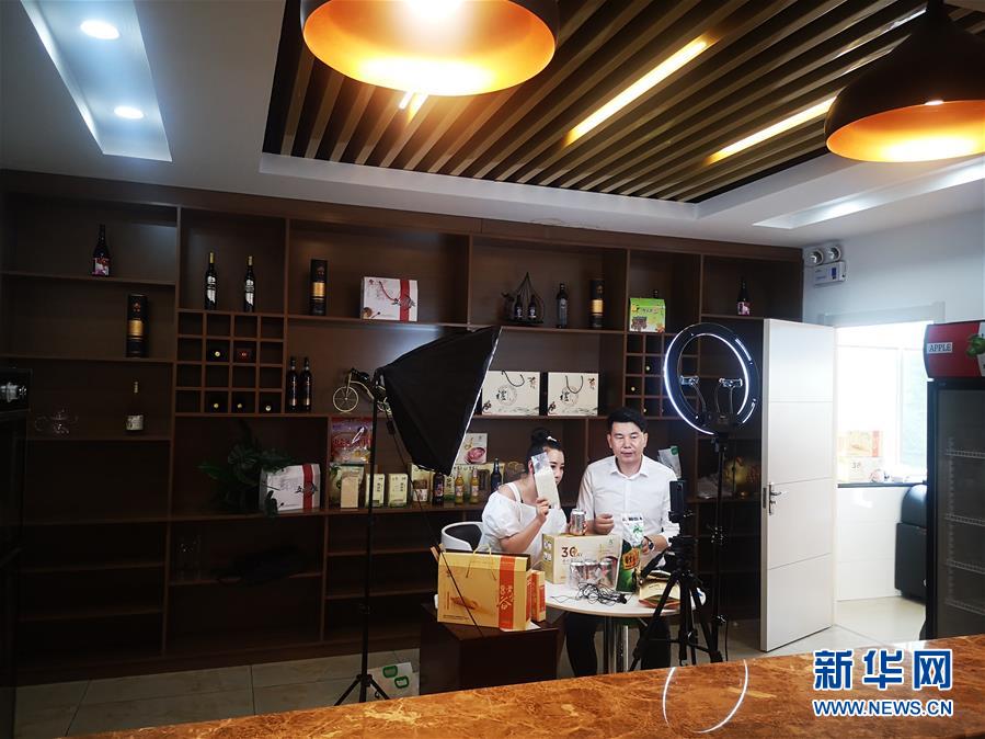 (落實(shí)“六穩(wěn)”“六保”一線(xiàn)見(jiàn)聞·圖文互動(dòng))(3)老煤城雙鴨山開(kāi)拓就業(yè)創(chuàng)業(yè)新領(lǐng)地