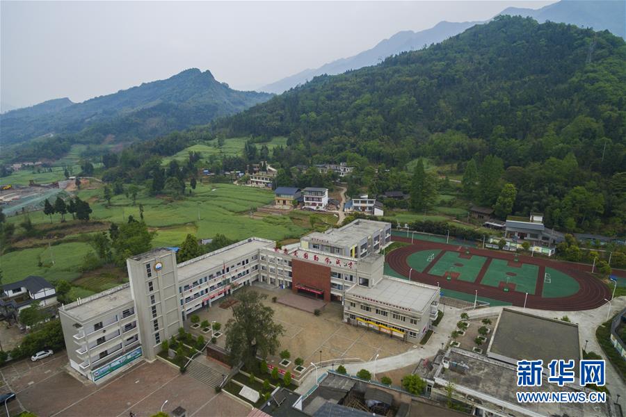 (新華全媒頭條·圖文互動)(12)“美麗的中國夢屬于你們”——以習(xí)近平同志為核心的黨中央關(guān)心少年兒童工作紀(jì)實(shí)