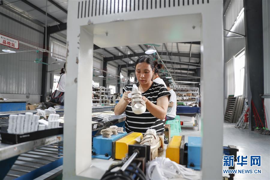 (落實“六穩”“六保”一線見聞·圖文互動)(2)“不讓一名貧困勞動力失業!”——三峽庫區穩就業見聞