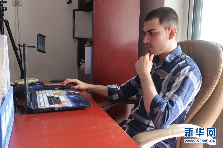 (抗疫中的真善美·圖文互動(dòng))(1)阿富汗留學(xué)生沙溢:我理解了制度優(yōu)勢(shì)的含義