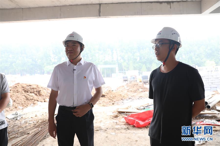 (新華全媒頭條·走向我們的小康生活·圖文互動)(6)我們村里的年輕人——賈家莊追求美好生活的“動力源泉”