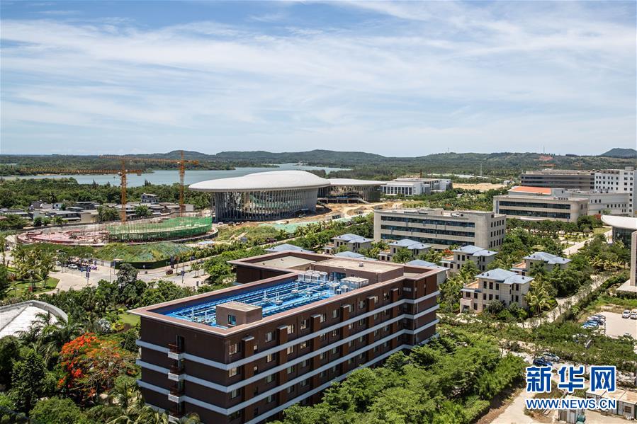 (在習(xí)近平新時代中國特色社會主義思想指引下——新時代新作為新篇章·習(xí)近平總書記關(guān)切事·圖文互動)(13)感受開放新魅力——海南自由貿(mào)易港建設(shè)開局觀察