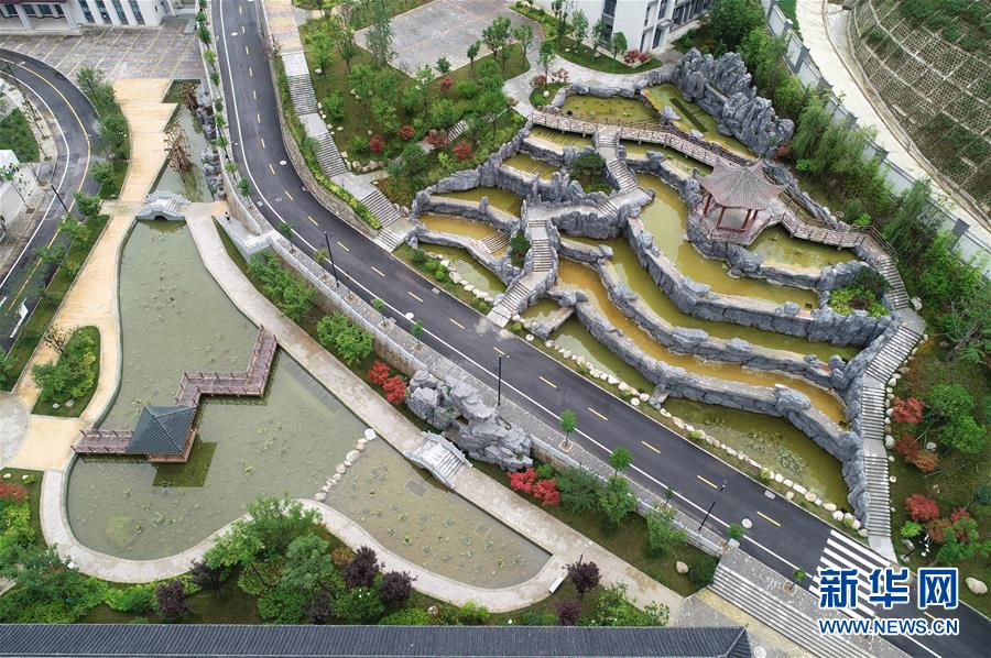 （新華視點·圖文互動）（2）學校建漂亮點本無錯，為何這所“豪華中學”讓人困惑？