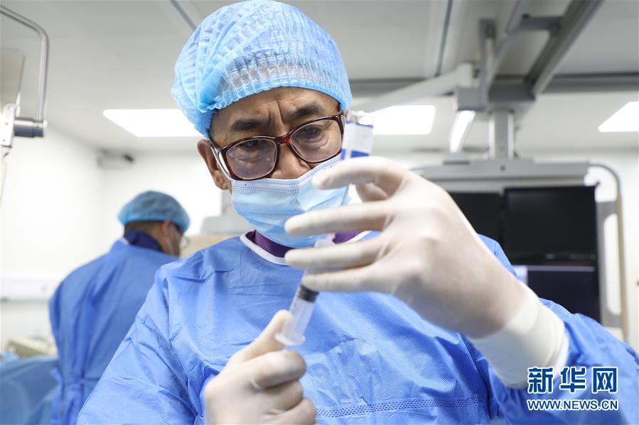 (圖文互動(dòng))(3)身披“重甲”來“繡花”——醫(yī)院中的“鉛衣醫(yī)生”