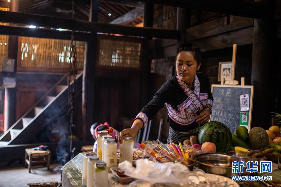 (決戰決勝脫貧攻堅·圖文互動)(3)眼前的生活就是詩和遠方——藝術引領云南傣族山村蝶變