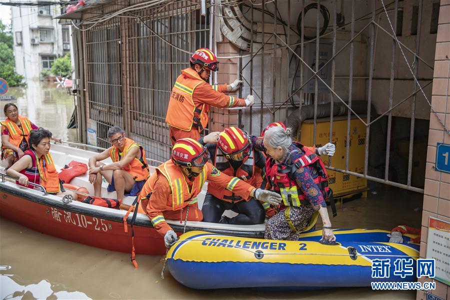 (防汛抗洪·圖文互動)(11)筑起防大汛的堅強防線——重慶防御長江、嘉陵江過境洪峰現場記錄