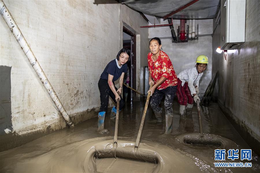 (新華全媒頭條·圖文互動)(13)“洪線”逆險守家國——抗洪一線的凡人星光