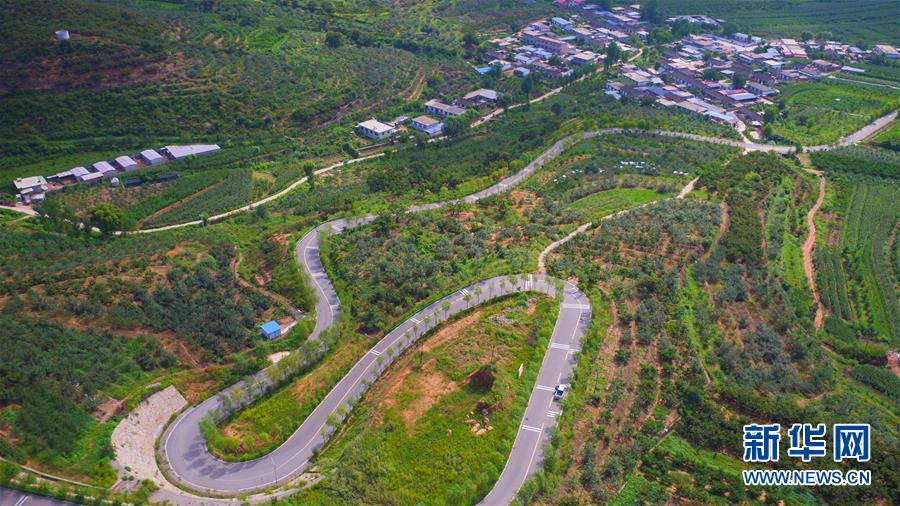 （新華全媒頭條·走向我們的小康生活·圖文互動）（1）長城腳下，小康村串成“珍珠鏈”