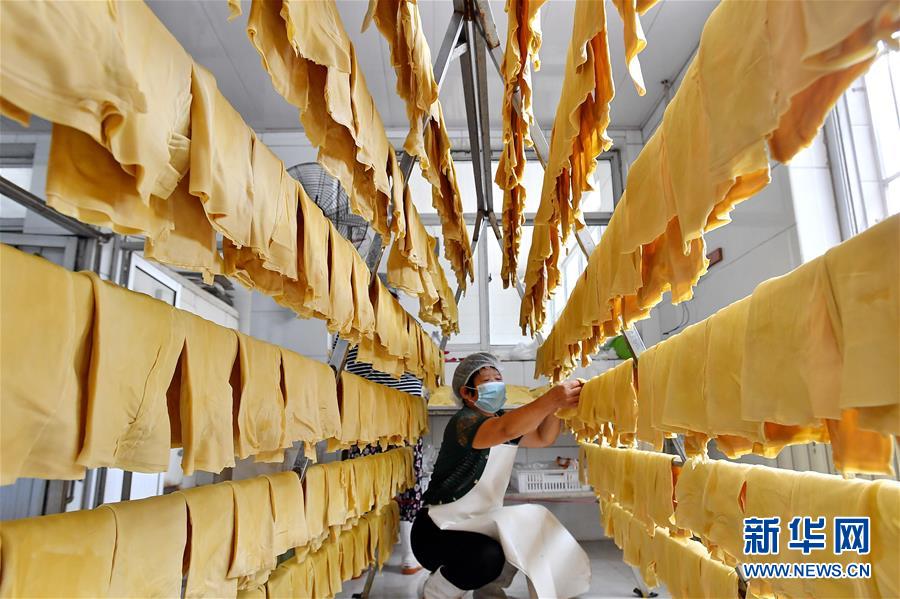 （新華全媒頭條·走向我們的小康生活·圖文互動）（10）長城腳下，小康村串成“珍珠鏈”