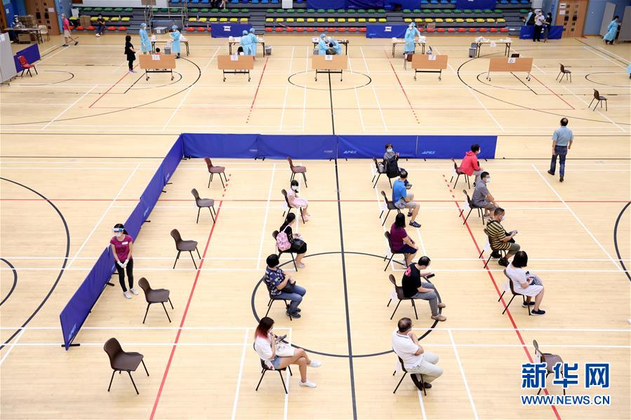 （圖文互動(dòng)）（3）“身為醫(yī)護(hù)人員一分子，應(yīng)該出來(lái)幫忙”——參與新冠病毒社區(qū)檢測(cè)的香港醫(yī)護(hù)人員速寫