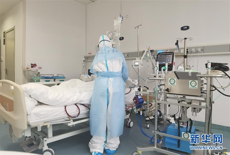 (抗疫一線醫務人員英雄群體·圖文互動)(1)“救治危重病人,我們拼盡全力”——記四川大學華西醫院援鄂重癥救治醫療隊