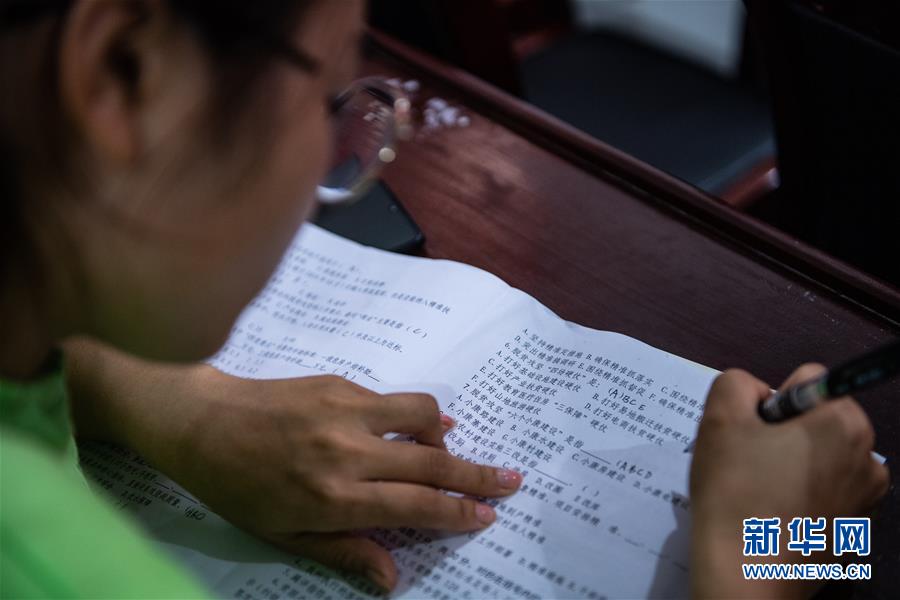 (新華全媒頭條·決戰決勝脫貧攻堅·督戰未摘帽貧困縣·圖文互動)(15)把“最能打的人”放在最需要的地方——聚焦貴州未脫貧縣里的“助攻干部”