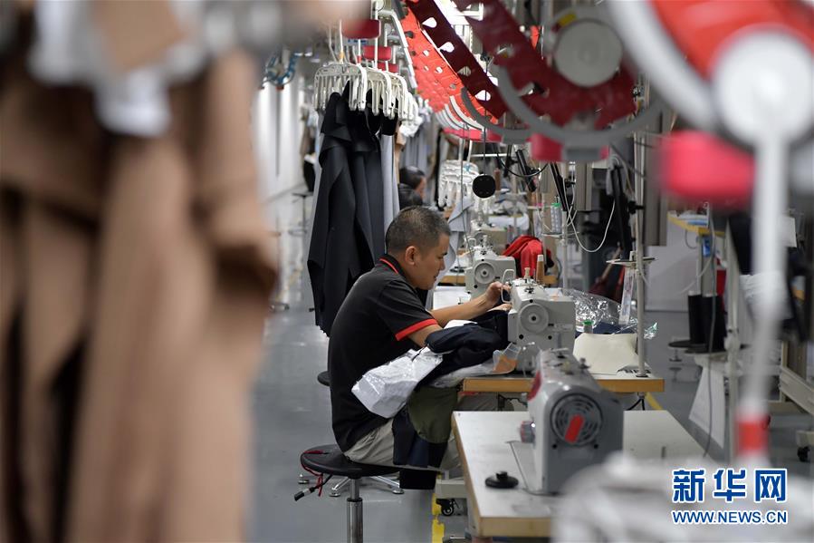 (走向我們的小康生活·圖文互動)(4)“一件衣裳”,藏著脫貧致富新天地