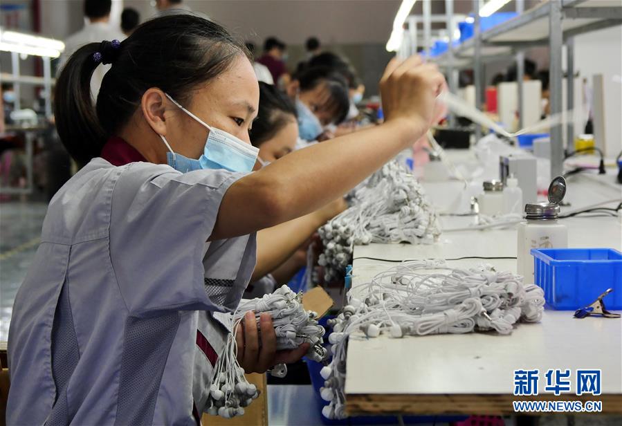 (決戰(zhàn)決勝脫貧攻堅·圖文互動)(12)同飲一江水 攜手“斬窮根”——深圳對口廣西河池、百色扶貧協(xié)作見聞