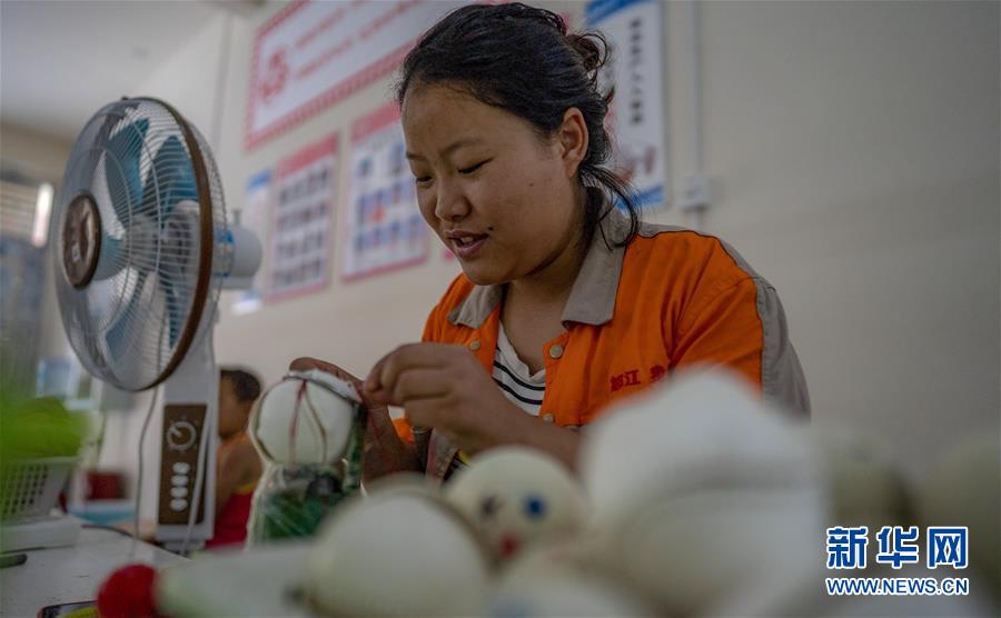 (新華全媒頭條·決戰決勝脫貧攻堅·督戰未摘帽貧困縣·圖文互動)(14)脫貧的歌聲——云南直過民族和人口較少民族共入新時代