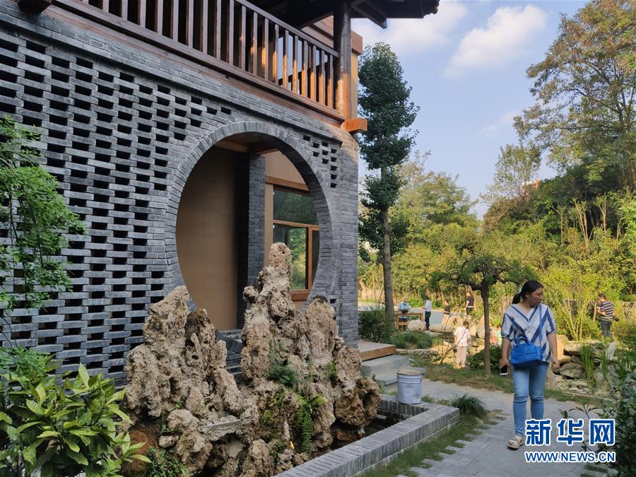 （走向我們的小康生活·圖文互動）（1）游客來了，小康近了——生態(tài)旅游引領(lǐng)湖北山區(qū)蝶變二三事