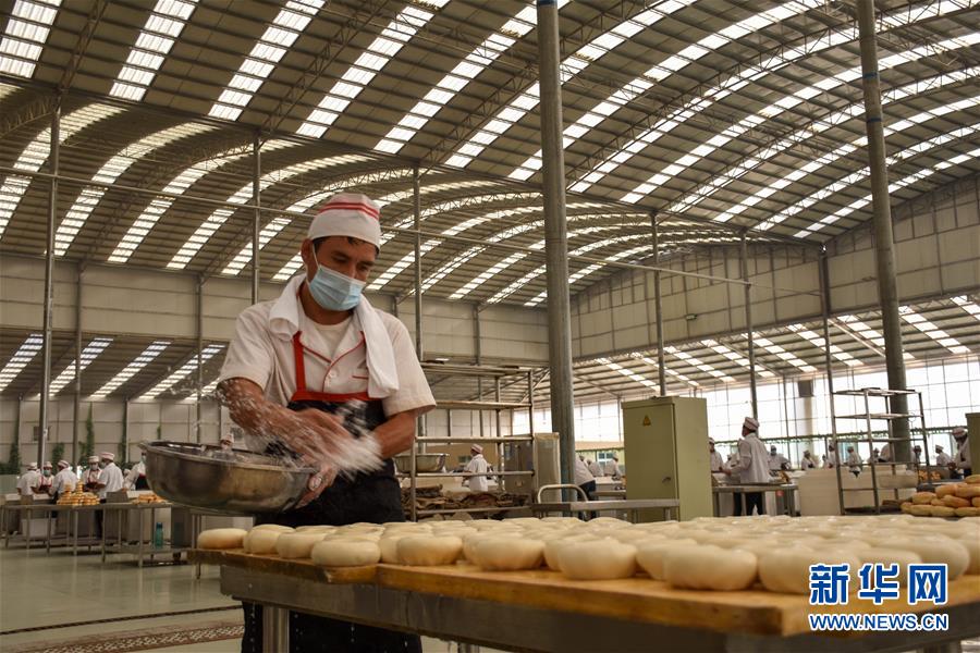 (決戰(zhàn)決勝脫貧攻堅(jiān)·圖文互動(dòng))(2)家門(mén)口的“夢(mèng)工廠(chǎng)”