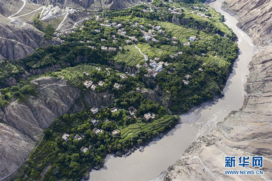 (西藏昌都解放70周年·圖文互動)(2)怒江峽谷深處:百年東壩民居見證民族文化交流融合