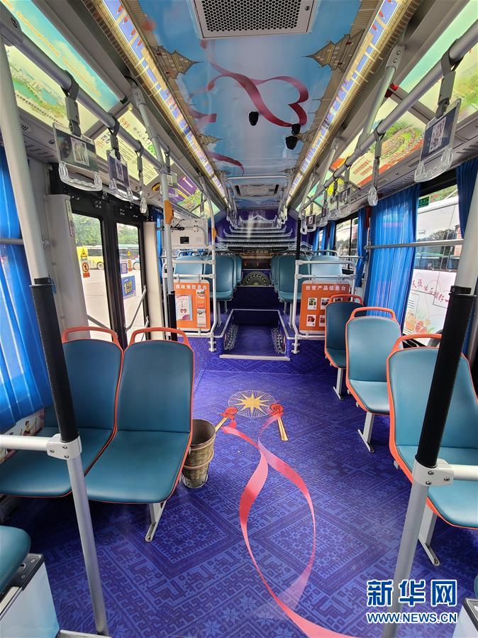 (圖文互動)(3)“石榴紅”里的民族情——廣西柳州首發民族團結公交專線見聞
