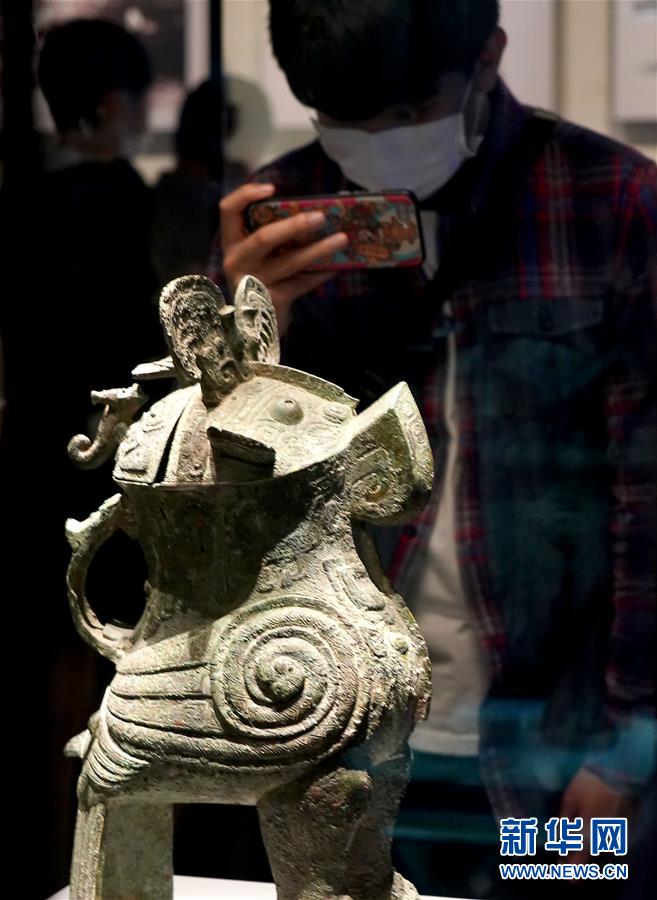 (文化視點(diǎn)·聽文物講故事·圖文互動(dòng))(1)國(guó)寶婦好鸮尊:三千年前的“私人定制”