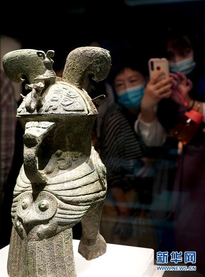 (文化視點(diǎn)·聽文物講故事·圖文互動(dòng))(2)國(guó)寶婦好鸮尊:三千年前的“私人定制”