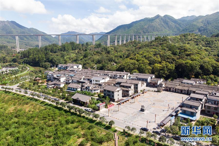 （習(xí)近平的小康故事·新華網(wǎng)·圖文互動）（3）“真正解決好基層群眾看病難、看病貴問題”——習(xí)近平和群眾健康的故事