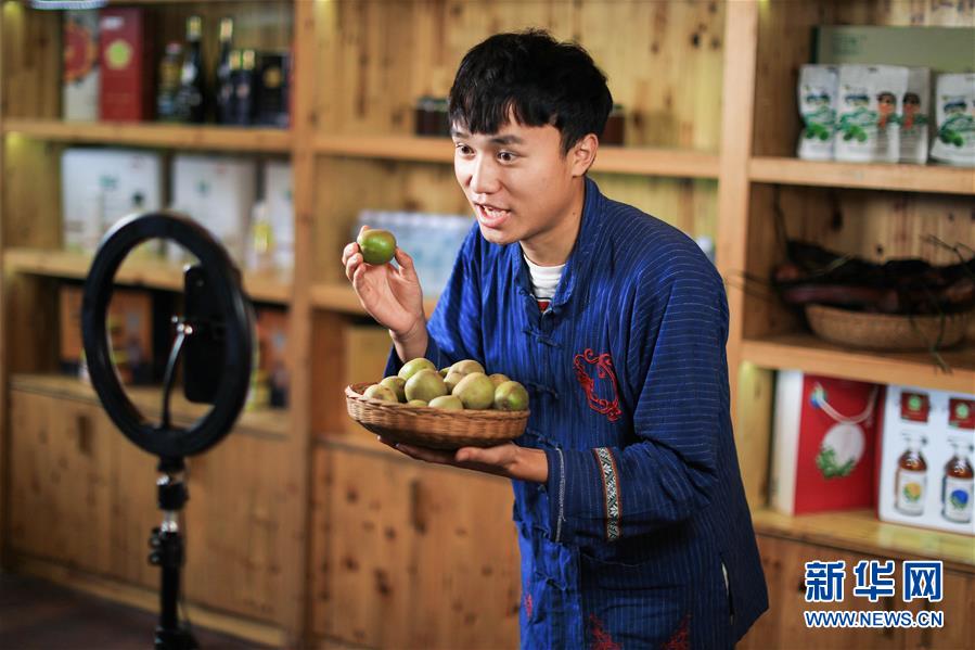 （在習近平新時代中國特色社會主義思想指引下——新時代新作為新篇章·習近平總書記關切事·圖文互動）（5）精準扶貧7年，十八洞村“長”出10余種新職業