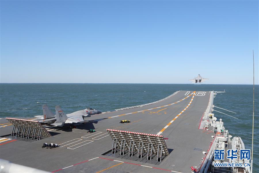 (圖文互動)(1)首批從高中招收的艦載戰斗機飛行員成功完成航母資質認證