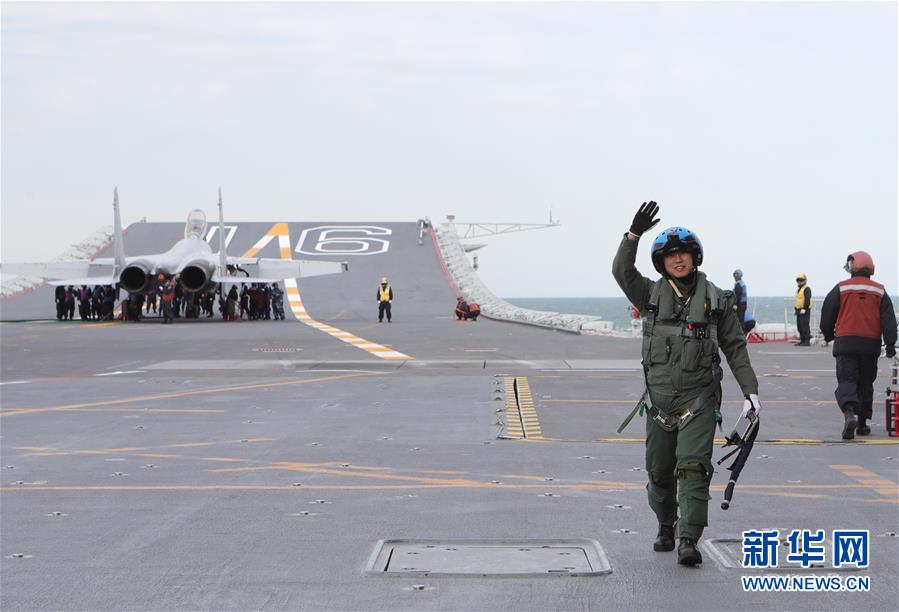 (圖文互動)(8)首批從高中招收的艦載戰斗機飛行員成功完成航母資質認證