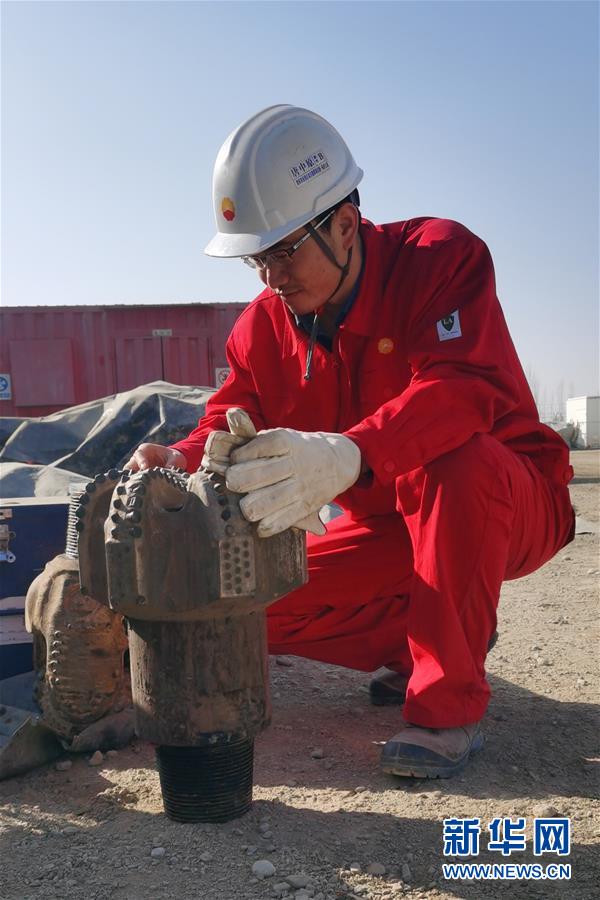 (青春的夢(mèng)想 青春的奮斗·圖文互動(dòng))(3)年輕,就要無(wú)悔擔(dān)當(dāng)——青春在奉獻(xiàn)中閃光