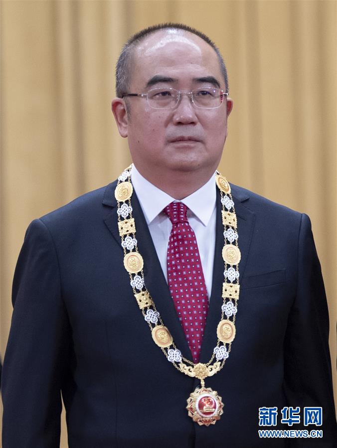 （抗疫先進事跡·圖文互動）（1）張定宇：疫情“暴風眼”里，“漸凍”之軀與時間賽跑