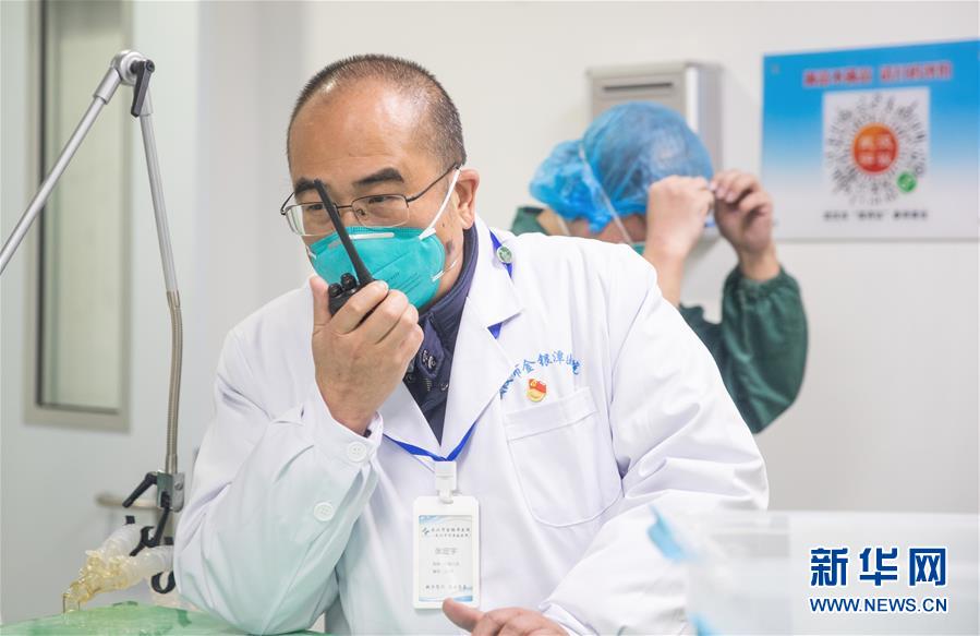 （抗疫先進事跡·圖文互動）（5）張定宇：疫情“暴風眼”里，“漸凍”之軀與時間賽跑