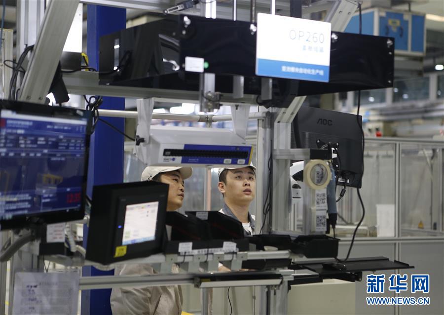 (新華全媒頭條·五中全會精神在基層·圖文互動)(6)奮發(fā)新青年 逐夢新征程——各地青年學習貫徹落實五中全會精神觀察