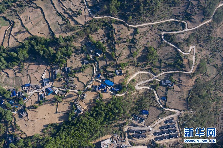 （代表委員履職）（2）全國人大代表吉克石烏：創建&ldquo;四好&rdquo;挑起脫貧大梁