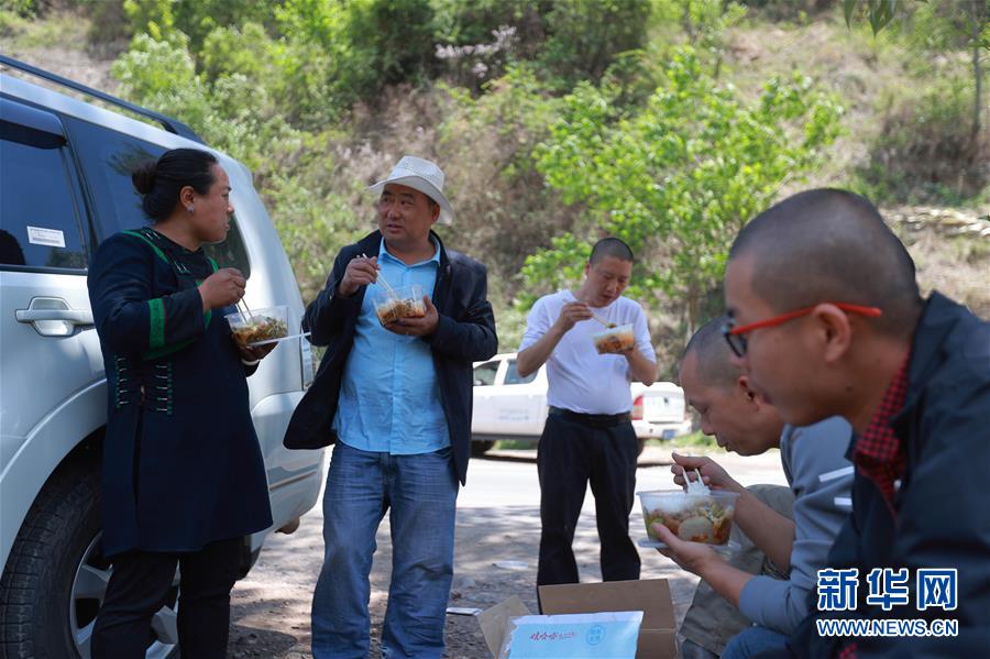 （代表委員履職）（9）全國(guó)人大代表吉克石烏：創(chuàng)建&ldquo;四好&rdquo;挑起脫貧大梁