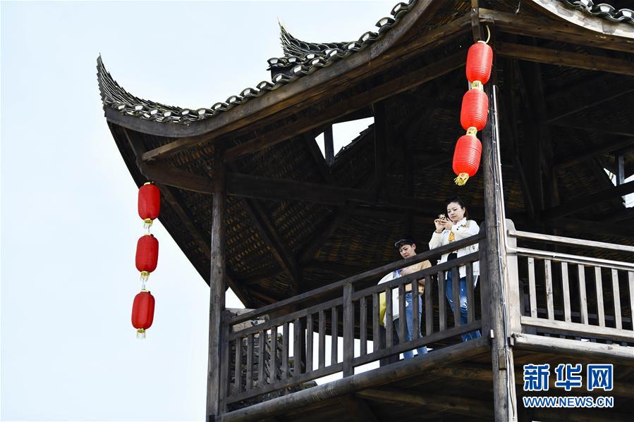 (新華全媒頭條·圖文互動)(20)從人民中汲取磅礴力量——習近平總書記同出席2020年全國兩會人大代表、政協(xié)委員共商國是紀實