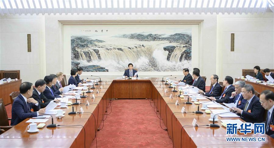 (兩會)十三屆全國人大二次會議主席團常務主席第一次會議舉行 栗戰書主持