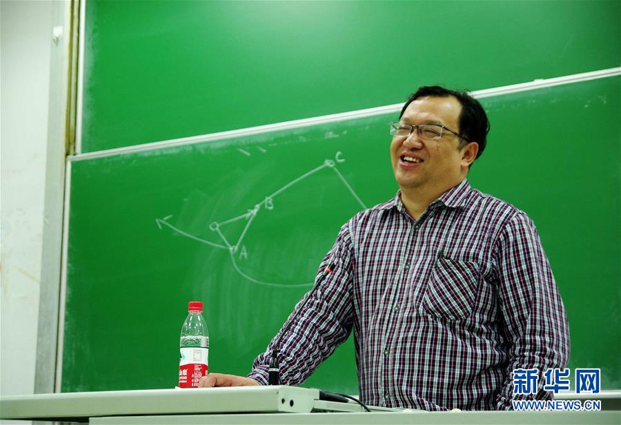 (新華全媒頭條·圖文互動)(6)凝心鑄師魂 立德育新人——以習近平同志為核心的黨中央關心教師隊伍建設紀實