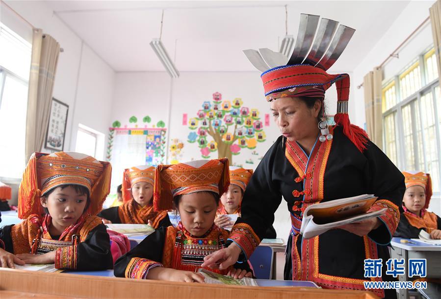 (新華全媒頭條·圖文互動)(11)凝心鑄師魂 立德育新人——以習近平同志為核心的黨中央關心教師隊伍建設紀實