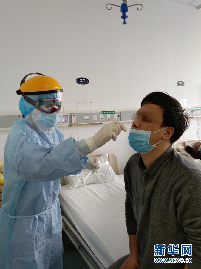 (在習(xí)近平新時(shí)代中國(guó)特色社會(huì)主義思想指引下——新時(shí)代新作為新篇章·習(xí)近平總書記關(guān)切事·圖文互動(dòng))(1)口罩擋不住你的美——戰(zhàn)“疫”一線巾幗掠影