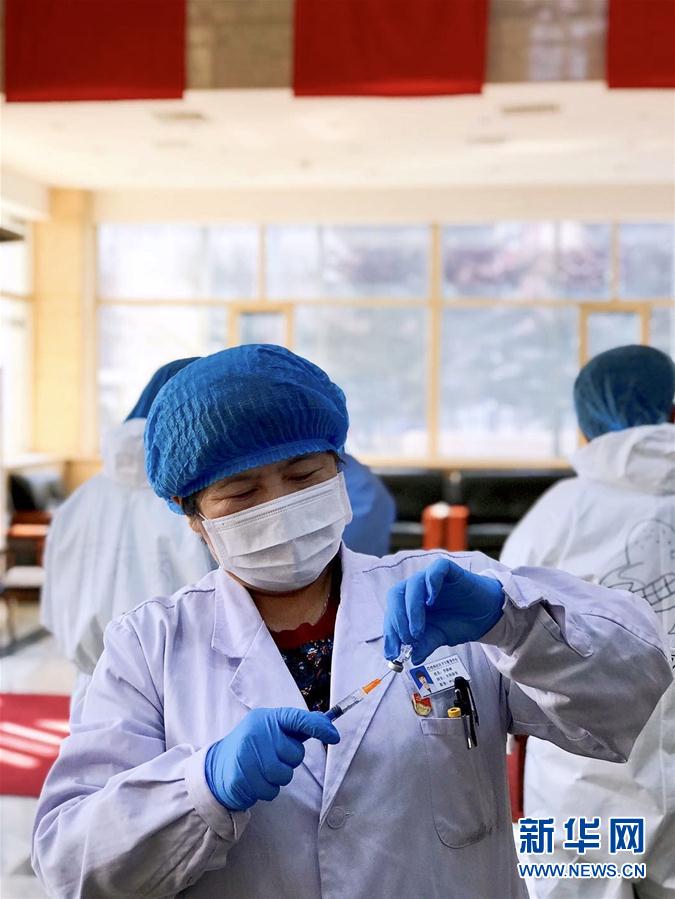 (在習(xí)近平新時(shí)代中國(guó)特色社會(huì)主義思想指引下——新時(shí)代新作為新篇章·習(xí)近平總書記關(guān)切事·圖文互動(dòng))(7)口罩擋不住你的美——戰(zhàn)“疫”一線巾幗掠影