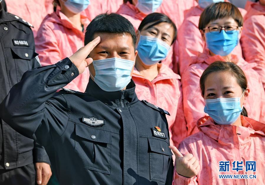 (習近平致敬的戰“疫”英雄·公安干警篇·圖文互動)(1)他們,抗疫一線鑄警魂