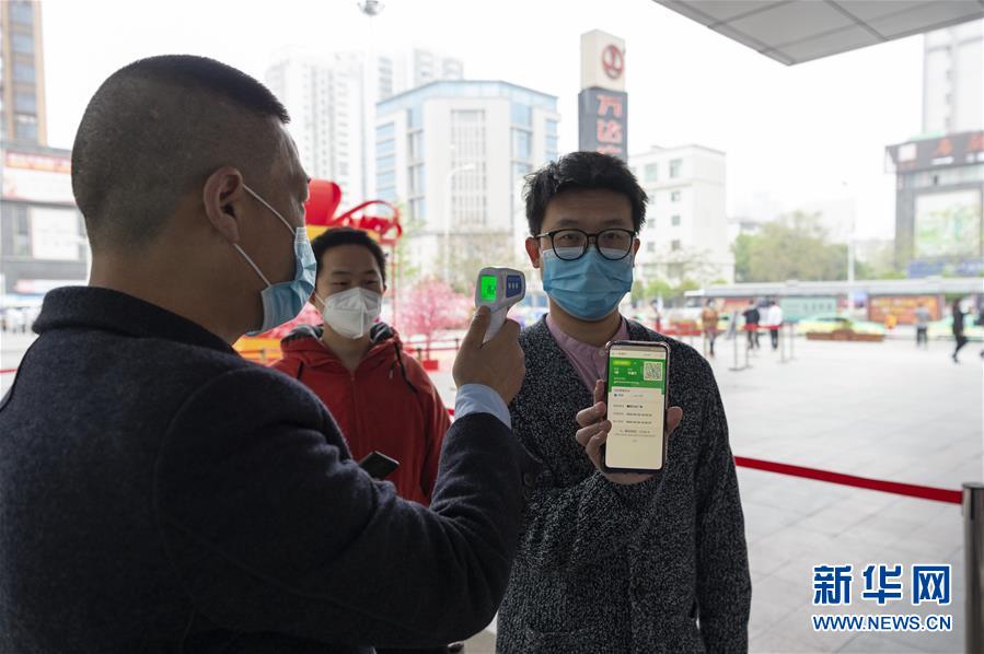 (在習(xí)近平新時(shí)代中國特色社會主義思想指引下——新時(shí)代新作為新篇章·習(xí)近平總書記關(guān)切事·圖文互動)(6)讓城市更聰明 讓經(jīng)濟(jì)更智慧——各地加快形成數(shù)字新動能促經(jīng)濟(jì)社會行穩(wěn)致遠(yuǎn)