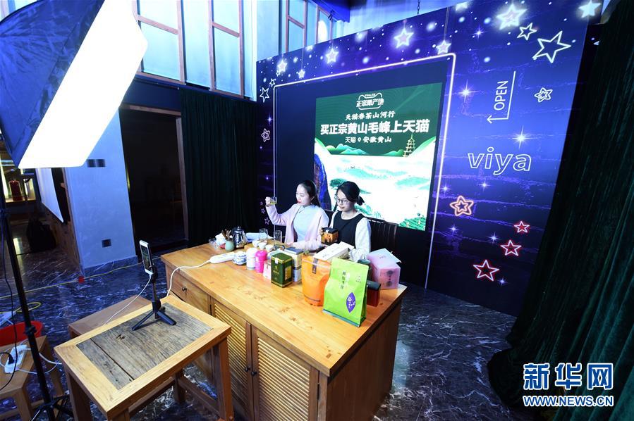 (在習(xí)近平新時(shí)代中國特色社會主義思想指引下——新時(shí)代新作為新篇章·習(xí)近平總書記關(guān)切事·圖文互動)(11)讓城市更聰明 讓經(jīng)濟(jì)更智慧——各地加快形成數(shù)字新動能促經(jīng)濟(jì)社會行穩(wěn)致遠(yuǎn)