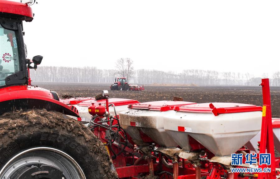 (在習近平新時代中國特色社會主義思想指引下——新時代新作為新篇章·習近平總書記關切事·圖文互動)(11)春耕忙 信心足——谷雨時節走馬東北直擊糧事